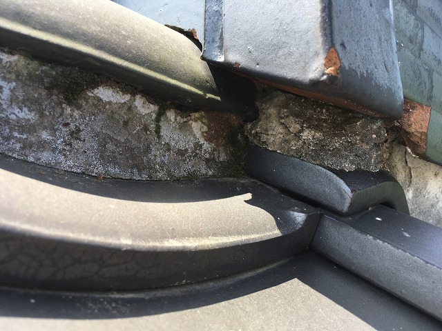 漆喰も広範囲で劣化